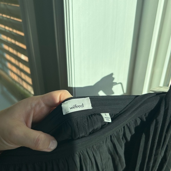 Aritzia Wilfred black pleated skirt - Picture 3 of 9